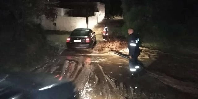 Συναγερμός στην Κω: Ξεχείλισαν τα ποτάμια και αποκλείστηκαν δρόμοι! (βίντεο)